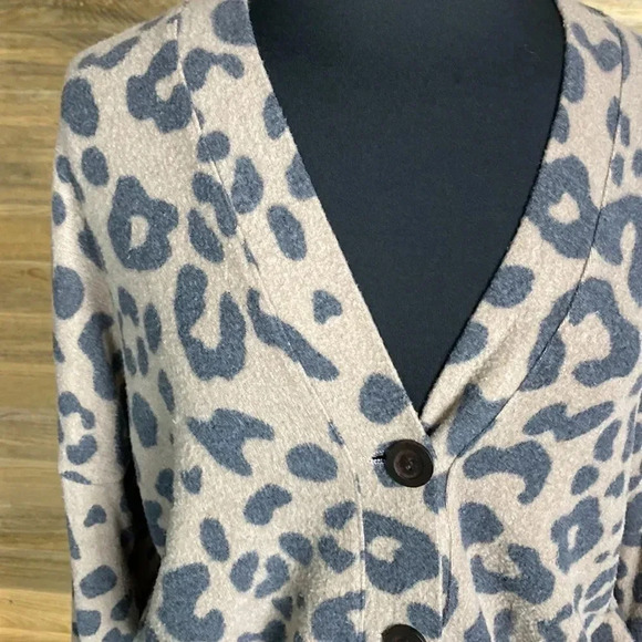 Final Touch Super Soft Animal Print Cardigan Size Small 0913 - Picture 2 of 5